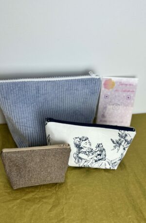 Trousse zippée essentielle / 3 tailles