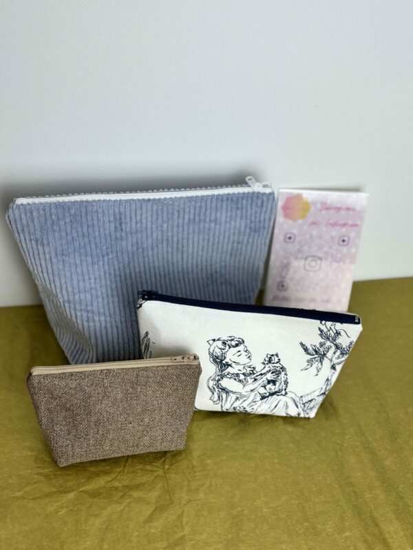 Trousse zippée essentielle / 3 tailles