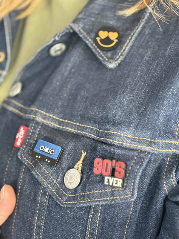 Pin’s 90’s ever en acrylique
