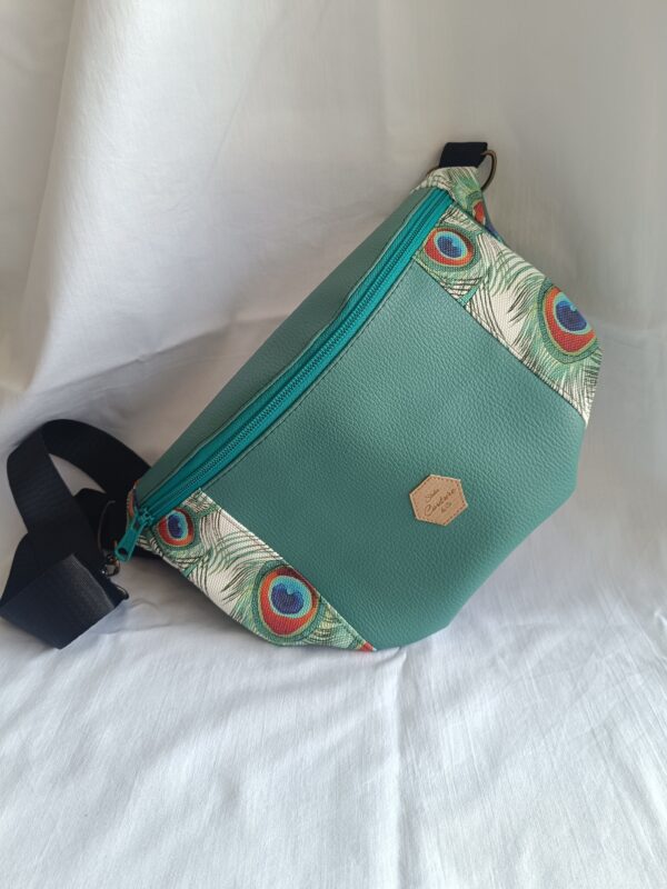 Sac banane en similicuir style années 90, fabrication artisanale dans le Nord de la France