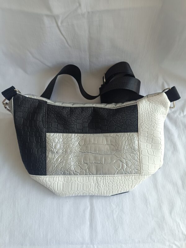 Sac banane en similicuir style années 90, fabrication artisanale dans le Nord de la France